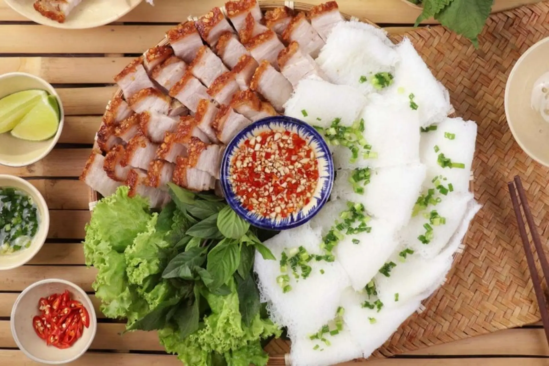 Cách làm món bánh hỏi heo quay tại nhà vừa nhanh, vừa ngon