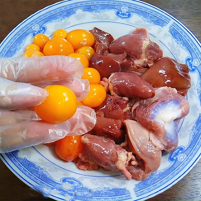 Lòng gà xào gì ngon? 7 món xào từ lòng gà ngon nhức nách