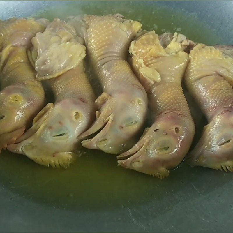 Bước 3 Chiên cổ gà Cổ gà chiên nước mắm