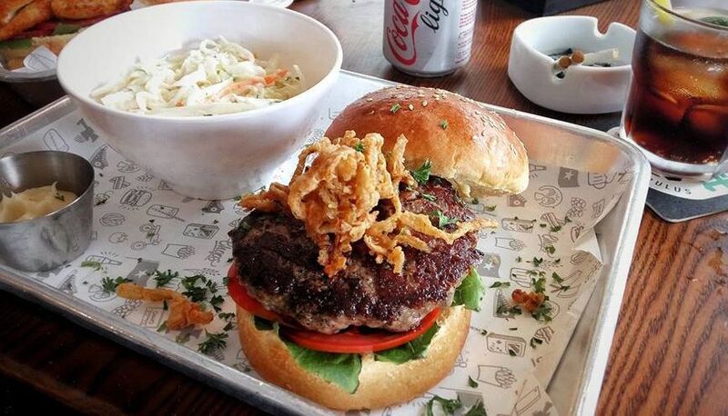 Top 20 quán hamburger ngon nhất Hà Nội được yêu thích nhất