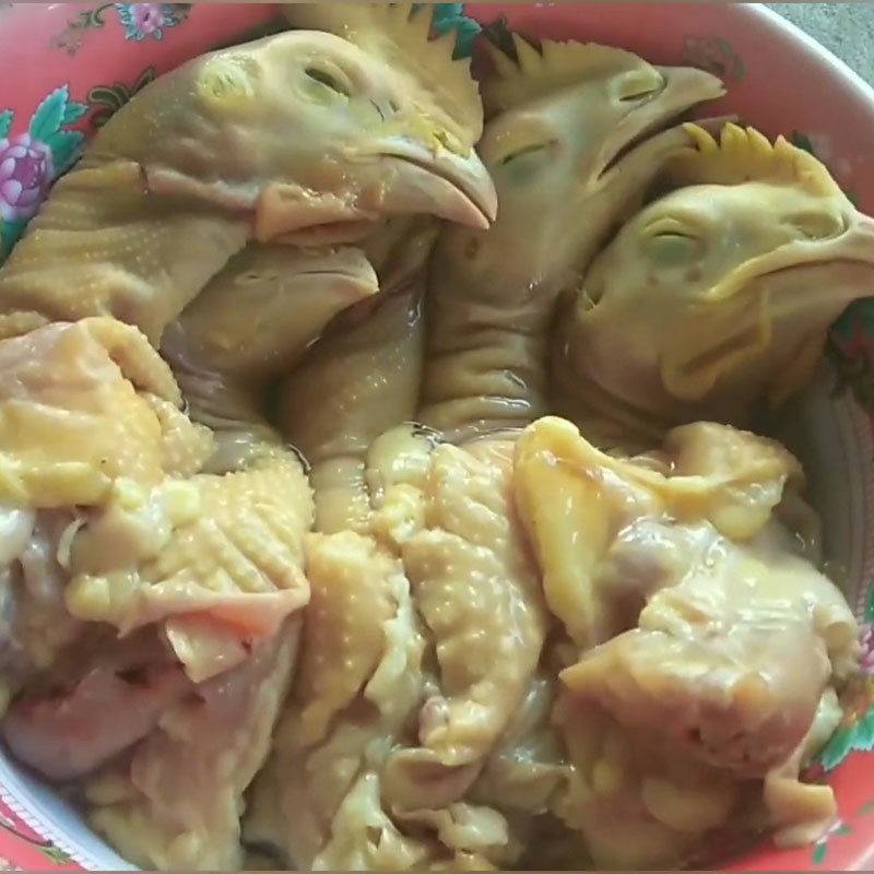 Bước 2 Ướp cổ gà Cổ gà chiên nước mắm